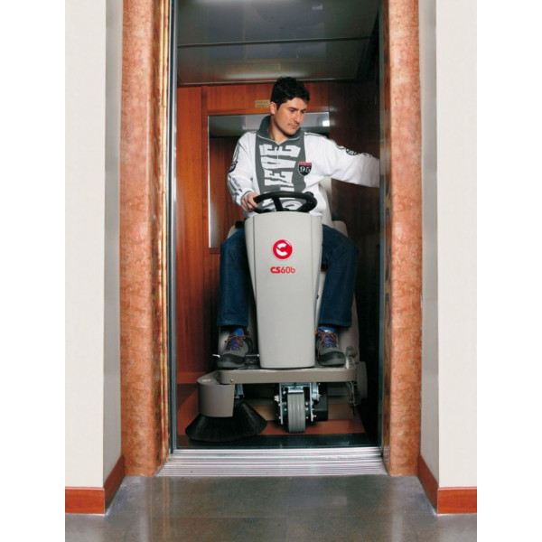 Подметальная машина с сиденьем для оператора Comac CS 60 B